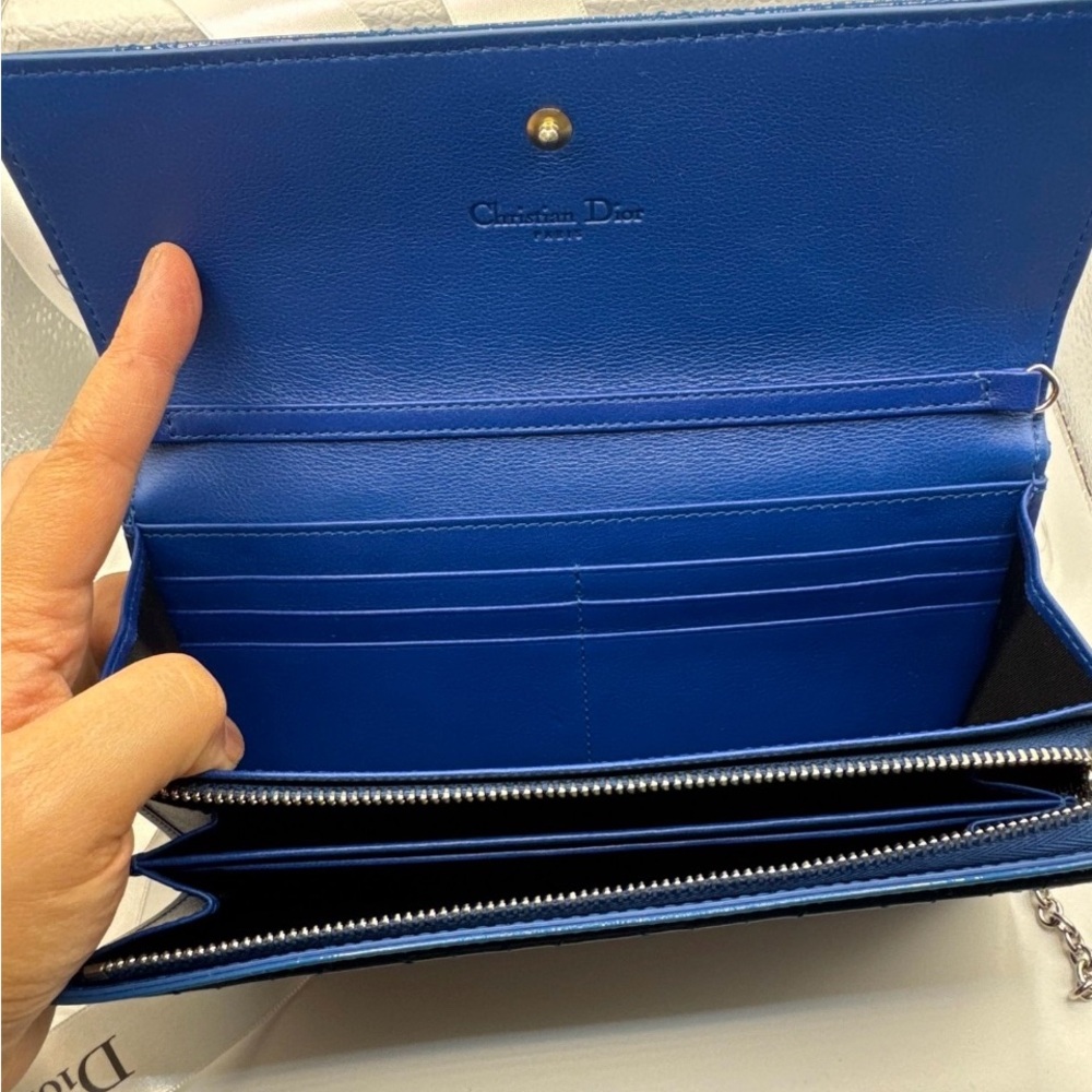 Authentic Christian Dior patent wallet with chain - Picture 7 of 11